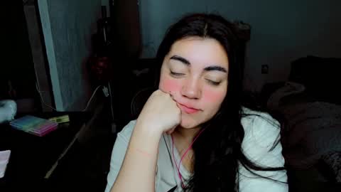 Snapshot of cuteambervi chatting on 11.23.25 Princess Amber online show from 11.23.25