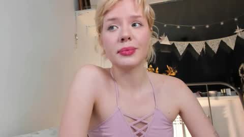 Snapshot of cuteasfuck_ chatting on 11.14.25 Amy online show from 11.14.25