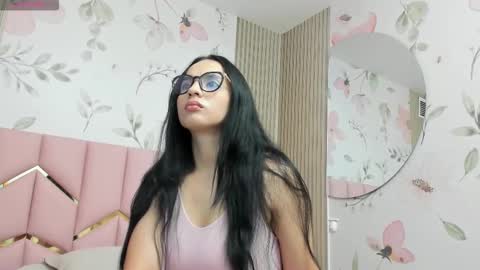 Snapshot of cutebaby4u_ chatting on 09.30.25 Emmy online show from 09.30.25