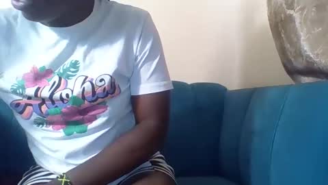 Snapshot of cuteberry87 chatting on 11.08.25 Cuteberry87 online show from 11.08.25