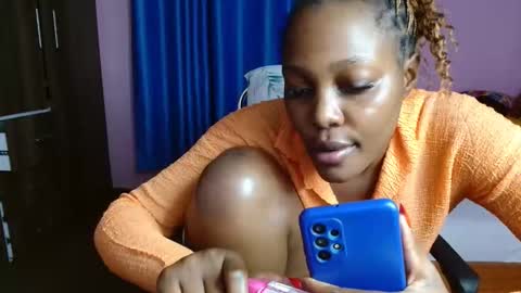 Snapshot of cutebuu chatting on 11.14.25 cutebuu online show from 11.14.25