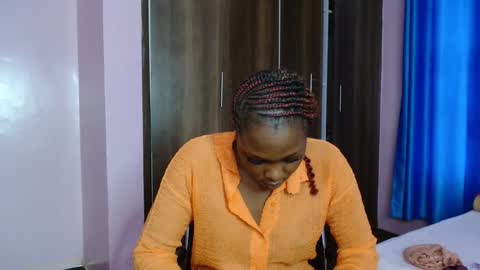 Snapshot of cutebuu chatting on 12.16.25 cutebuu online show from 12.16.25