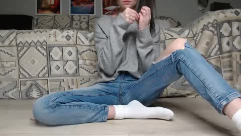 Snapshot of cuteemouse chatting on 12.11.24 Anna online show from 12.11.24