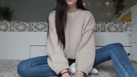 Snapshot of cuteemouse chatting on 11.12.25 Anna online show from 11.12.25