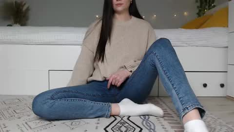 Snapshot of cuteemouse chatting on 11.16.25 Anna online show from 11.16.25