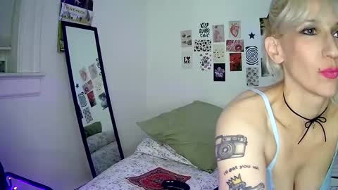 Bella online show from 11.25.25