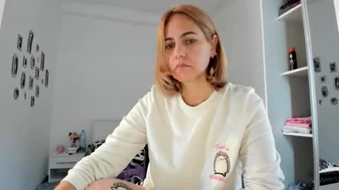 Snapshot of cutehana chatting on 11.02.25 MADY online show from 11.02.25