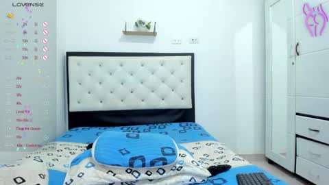 Snapshot of cutelatinax chatting on 02.15.25 cutelatinax Twtter Onlyfns online show from 02.15.25