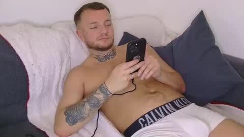 Snapshot of cutescottishlad chatting on 10.14.25 cutescottishlad online show from 10.14.25