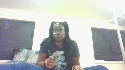 Snapshot of cuteshotkiki chatting on 10.13.25 mary mack online show from 10.13.25