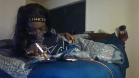 Snapshot of cuteshotkiki chatting on 10.26.25 mary mack online show from 10.26.25