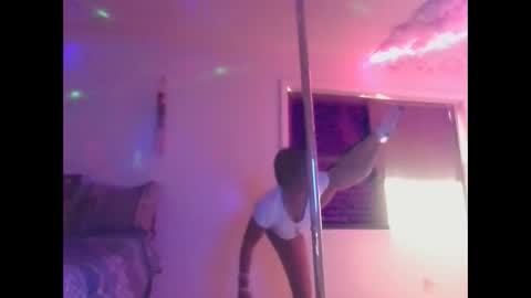 Snapshot of cuteshotkiki chatting on 12.22.25 mary mack online show from 12.22.25