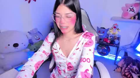  - independent model online show from 10.10.25