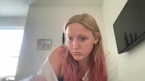 Snapshot of cutey_kiwi chatting on 10.10.25 Cutey kiwi online show from 10.10.25