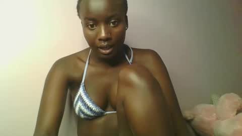 Snapshot of cutie_choco chatting on 09.25.25 cutie_choco online show from 09.25.25