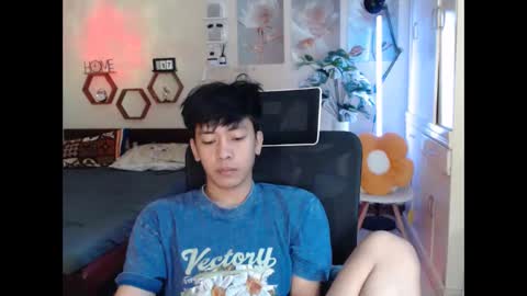 Snapshot of cutie_cumshow chatting on 12.18.25 Neil Taylor online show from 12.18.25