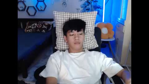 Snapshot of cutie_cumshow chatting on 12.19.25 Neil Taylor online show from 12.19.25