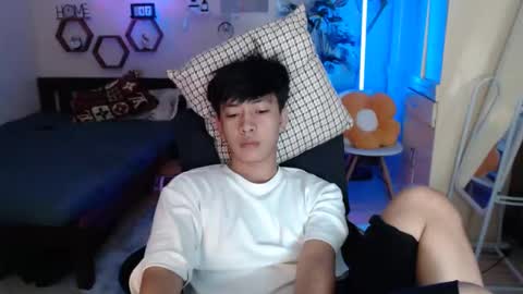 Snapshot of cutie_cumshow chatting on 12.19.25 Neil Taylor online show from 12.19.25