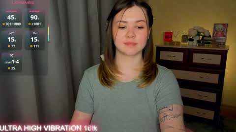 Snapshot of cutie_mili chatting on 04.25.26 mili online show from 04.25.26