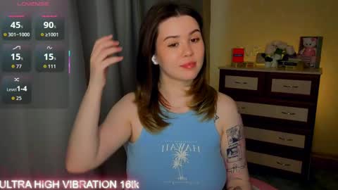 Snapshot of cutie_mili chatting on 05.15.26 mili online show from 05.15.26