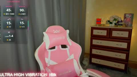 Snapshot of cutie_mili chatting on 05.20.26 mili online show from 05.20.26
