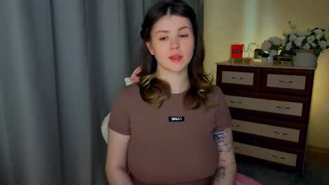 Snapshot of cutie_mili chatting on 06.18.26 mili online show from 06.18.26