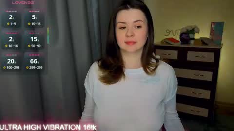 Snapshot of cutie_mili chatting on 07.17.26 mili online show from 07.17.26