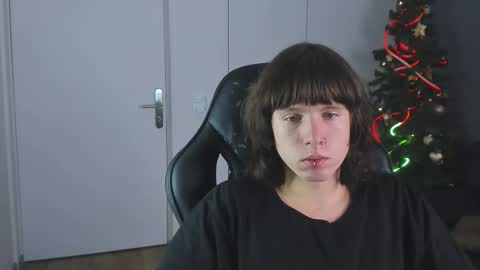 cutiekai_ online show from 12.21.25