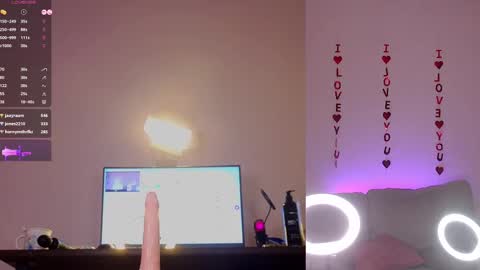 Snapshot of cutieotter chatting on 03.05.25 Ann online show from 03.05.25