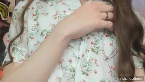 Rori  Instagram cutierori  online show from 03.01.25