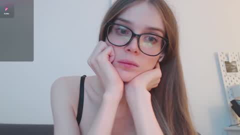 Snapshot of cutiewhitefox chatting on 12.01.24 Eva online show from 12.01.24