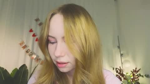 Snapshot of cuute_angell chatting on 02.15.26 Virginia See you on Sunday online show from 02.15.26