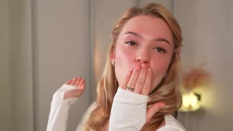 EMILY online show from 11.08.25