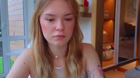 Im Emi streaming with my friend Reyna today online show from 03.27.26