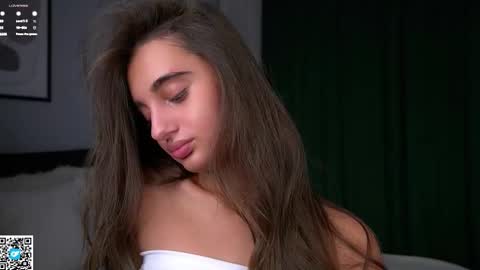 Isabella online show from 11.21.25