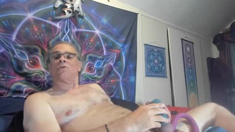 Snapshot of czechlove chatting on 09.20.25 Andrew Thomas online show from 09.20.25