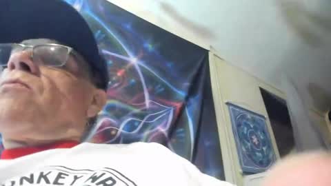 Snapshot of czechlove chatting on 10.05.25 Andrew Thomas online show from 10.05.25