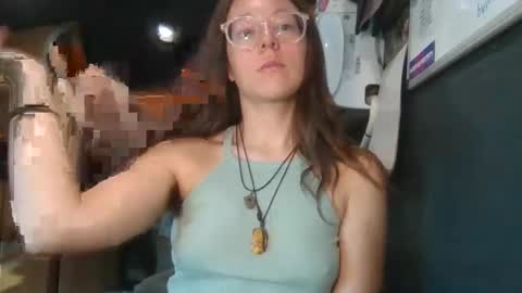 Snapshot of d3sert_moon chatting on 11.22.25 d3sert_moon online show from 11.22.25