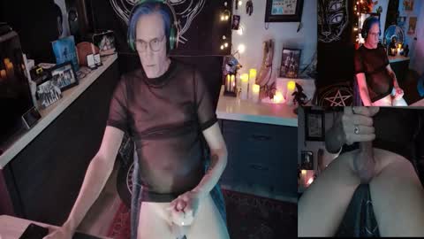 Snapshot of d_j_strokes chatting on 12.20.25 Dave online show from 12.20.25