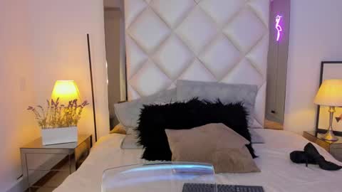 Kim online show from 12.21.24