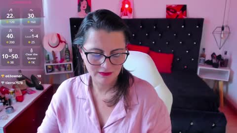 Mia  online show from 01.15.25