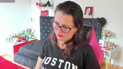 Mia  online show from 02.21.25