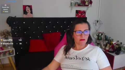 Mia  online show from 03.11.25