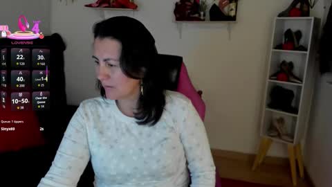 Mia  online show from 09.20.25