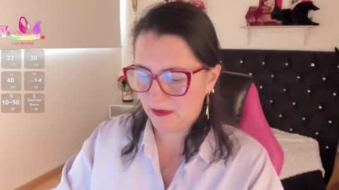 Mia  online show from 10.06.25