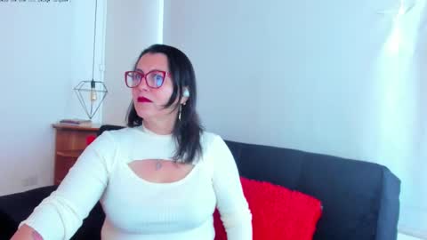 Mia  online show from 10.18.25