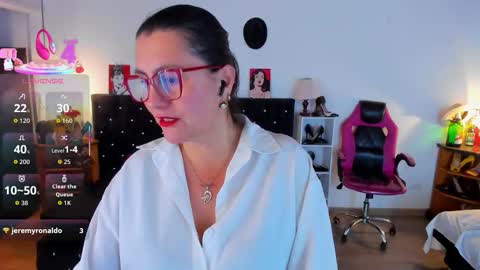 Mia  online show from 11.23.25