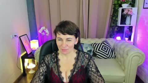 Snapshot of daaamnmature chatting on 10.22.25 Demi online show from 10.22.25