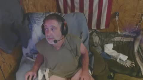 Snapshot of daddy38345 chatting on 10.06.25 daddy38345 online show from 10.06.25