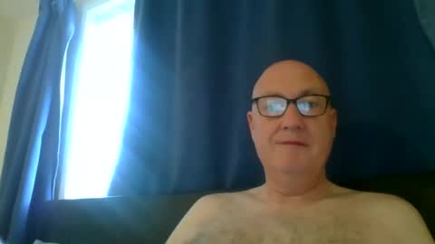 daddyhere4uall6 online show from 10.21.25